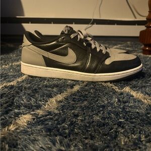 Air Jordan 1 Low “Shadow”